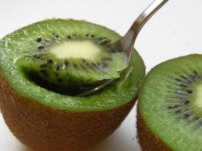 Hur man äter kiwi