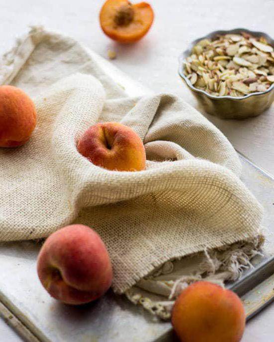 Användbar ostkaka med persikor