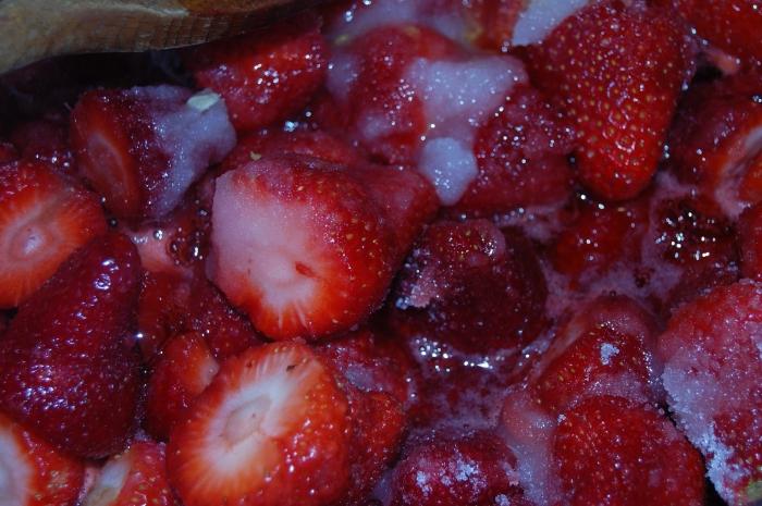 Vi lagar tjock jordgubbssylt