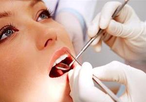 Flux av tanden. Skyltar. behandling