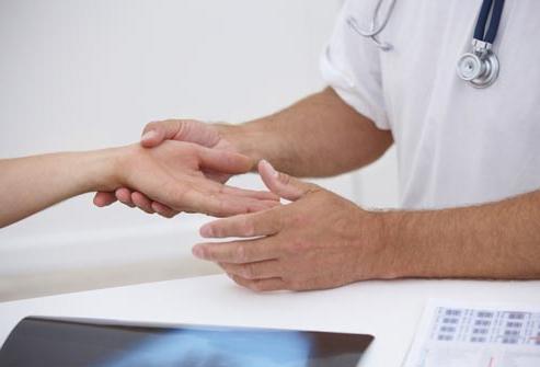 Numbness av högra fingrarna: orsaker och behandling